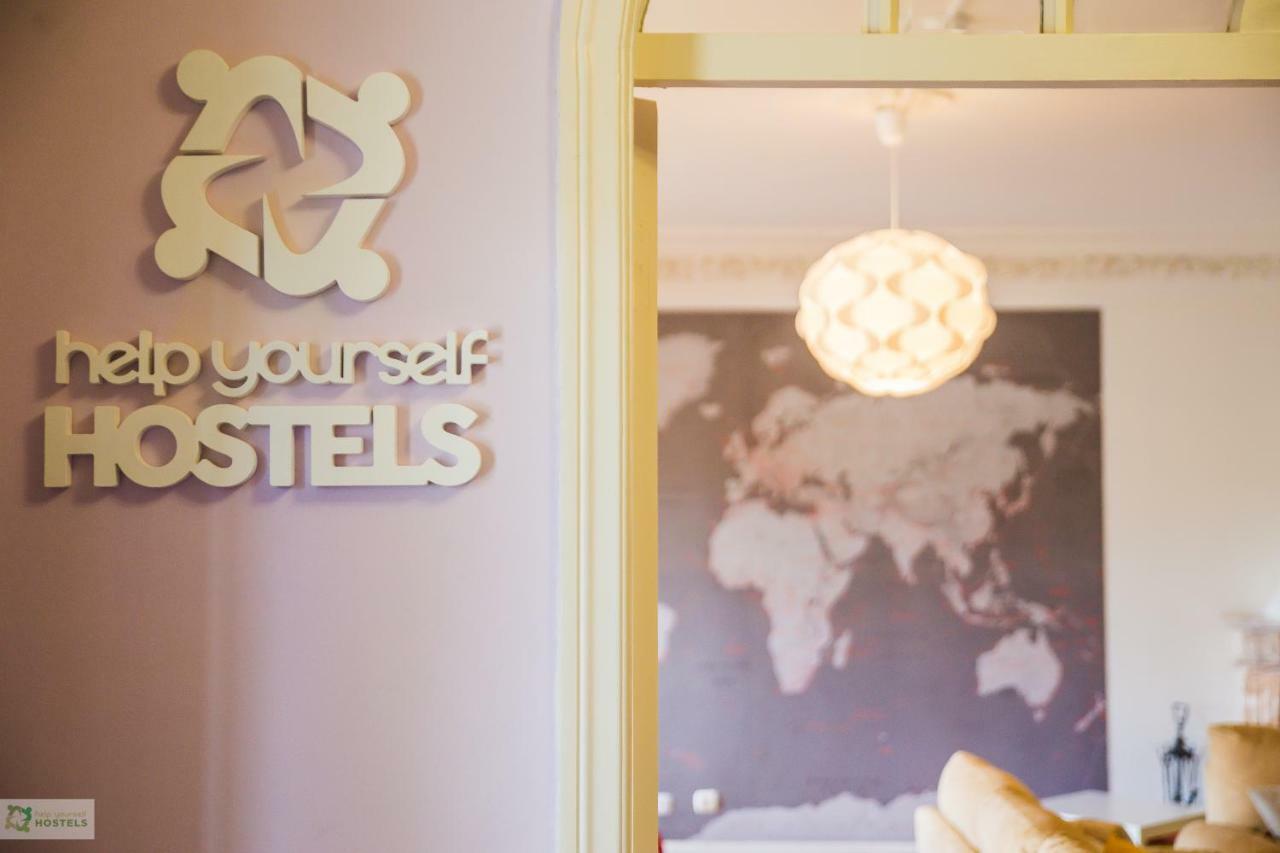 Help Yourself Hostels - Carcavelos Coast Екстер'єр фото