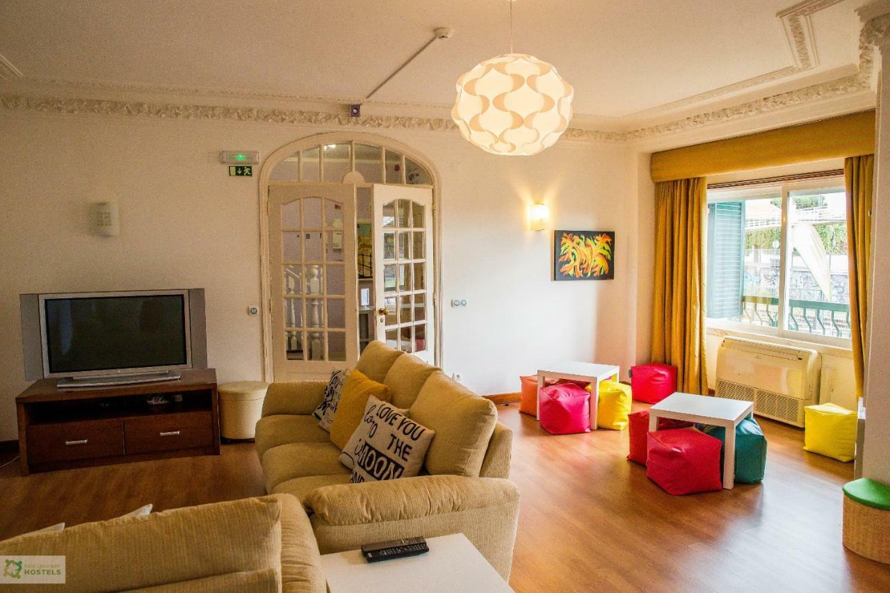 Help Yourself Hostels - Carcavelos Coast Екстер'єр фото