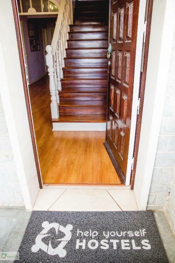 Help Yourself Hostels - Carcavelos Coast Екстер'єр фото