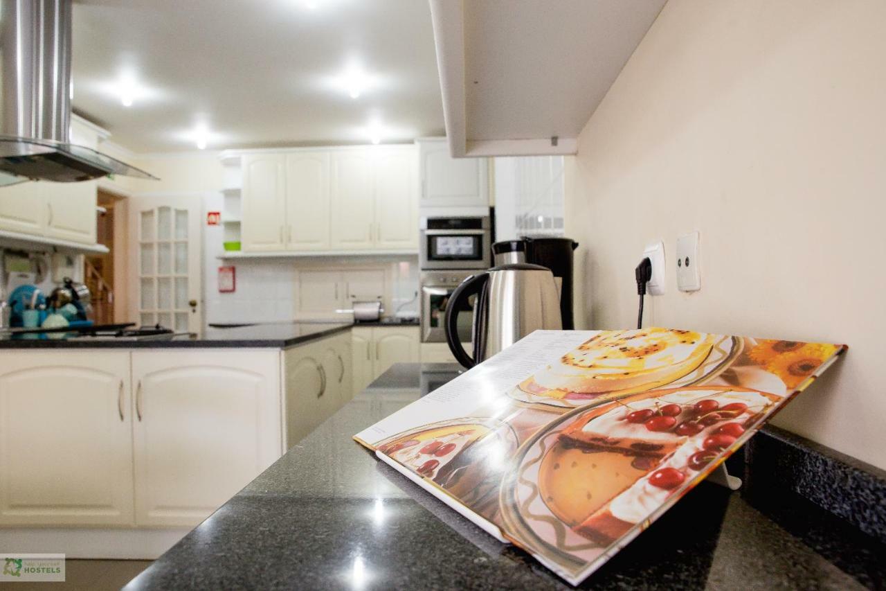 Help Yourself Hostels - Carcavelos Coast Екстер'єр фото